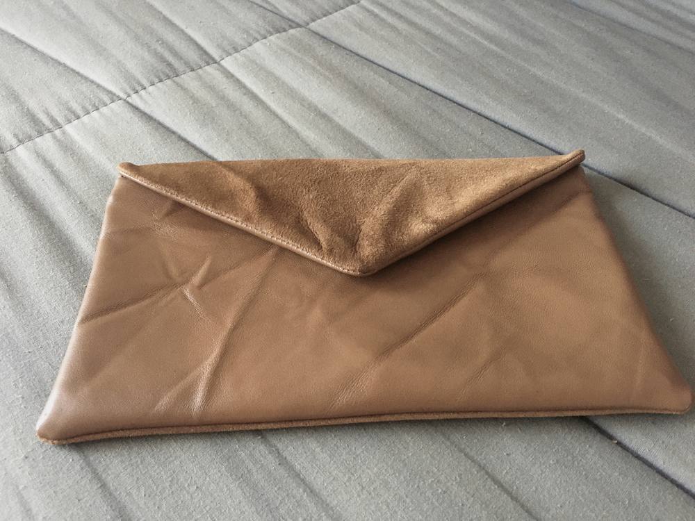 Pochette enveloppe en cuir